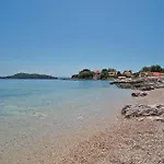 Amazing Home In Prizba Σπίτι διακοπών Prizba