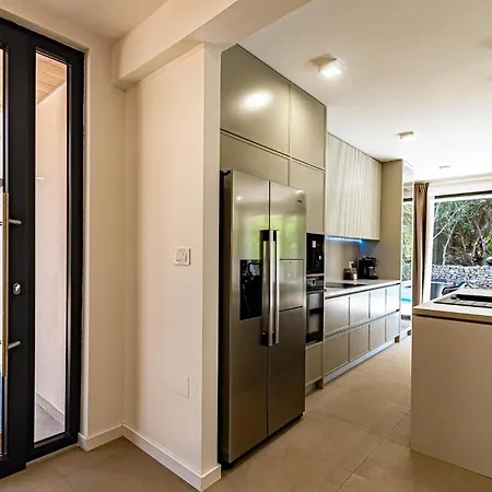 3 Bedroom In * Prizba