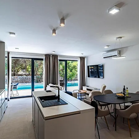 In With Outdoor Swimming Pool Holiday home Prizba