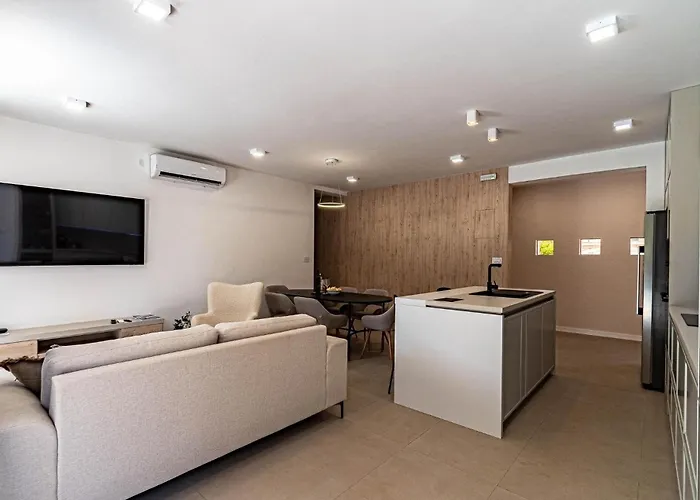 3 Bedroom In Holiday home